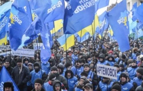 Близько тисячі дніпропетровців виїхали до Києва на "антимайдан" 