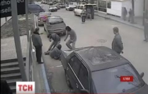 У Сімферополі озброєні нападники у військовій формі розгромили прес-центр 