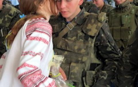 Self-made країна. Самоорганізація українців випереджає дії влади