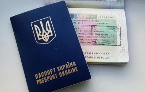 За рік Євросоюз скасує візи для українців. Якщо боротися з корупцією