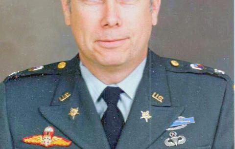 Полковник Джон Александер (John B. Alexander), 1937 р.н.