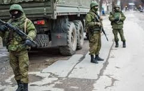 У Криму росіяни захопили військкомат, активістів обстріляли