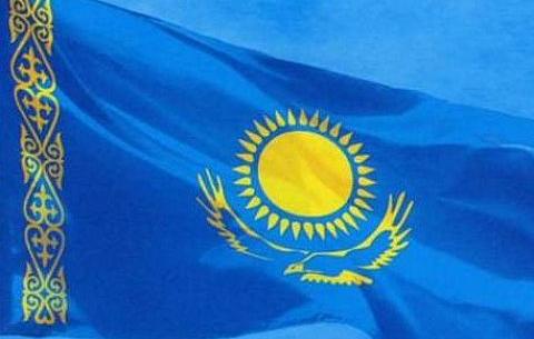 В Казахстані почали полювання за російськими триколорами